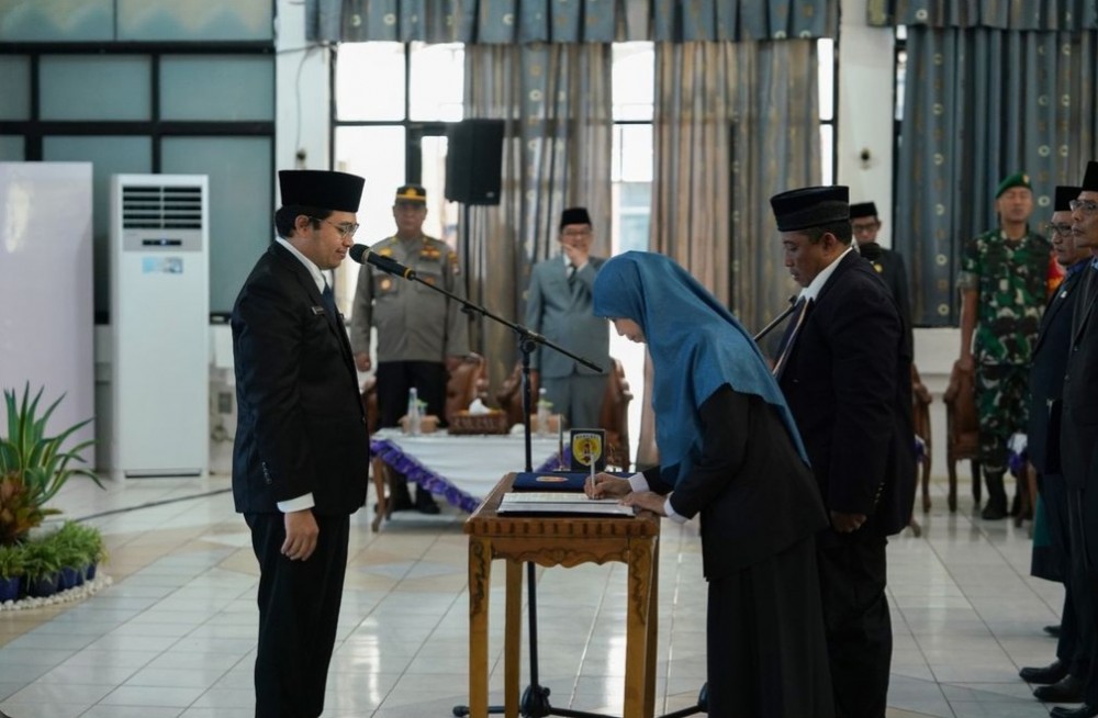 dr. DESFI KADINKES HST