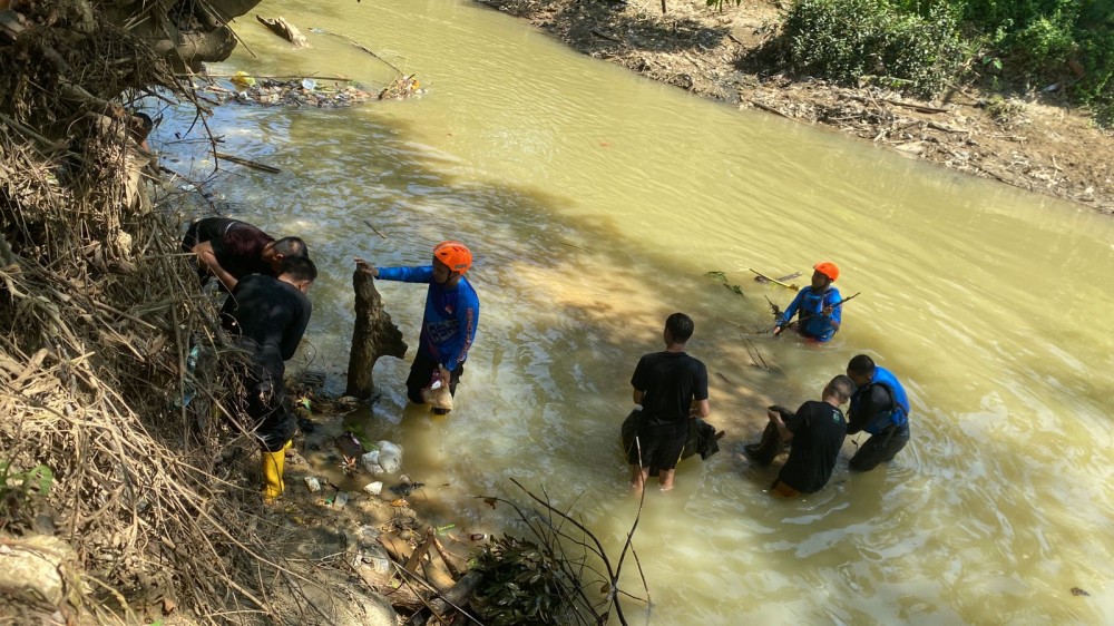 RSHD Rescue Bersama Ratusan Relawan Bersihkan Sungai Barabai dalam Kegiatan Gotong Royong Lingkungan